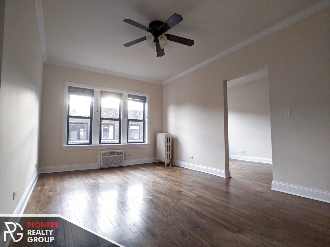 Primary Photo - 736 W Addison St
