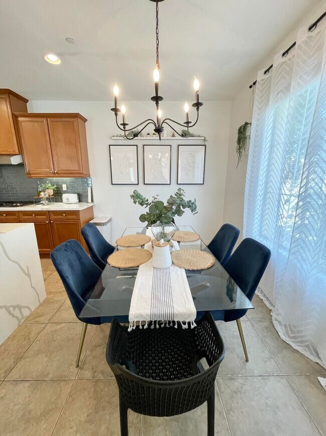 Building Photo - 6355 Via Stasera