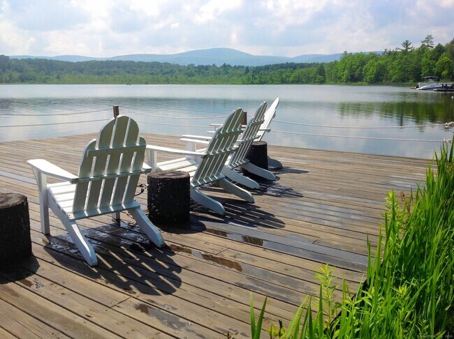 Foto del edificio - 310 Twin Lakes Rd