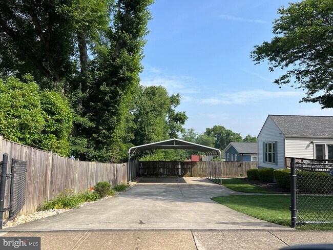 Foto del edificio - 5626 Tremont Dr