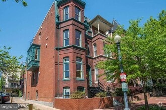 Building Photo - 1102 5th St NW