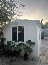 Side - 9613 Anzac Ave