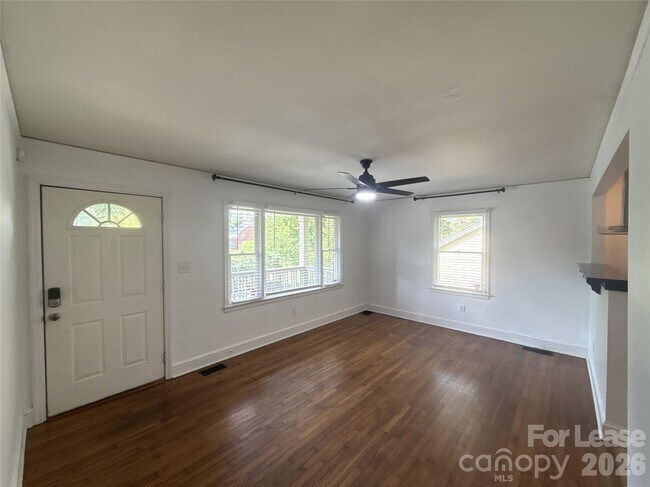 Foto del edificio - 526 W Kingston Ave