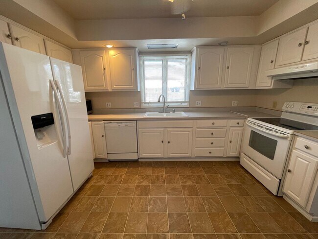 Building Photo - Charming 3 Bedroom Ranch available now!