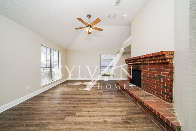 Building Photo - Experience the Lifestyle awaiting you!