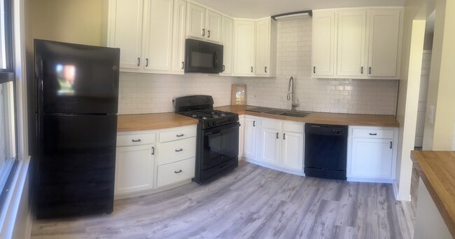 Building Photo - 5021 Forest Park Pl