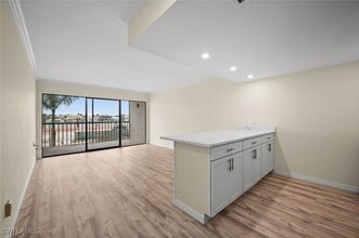 Building Photo - 260 Southbay Dr