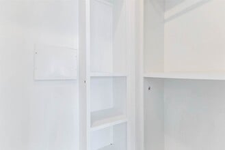 Building Photo - 334 Eastwood St