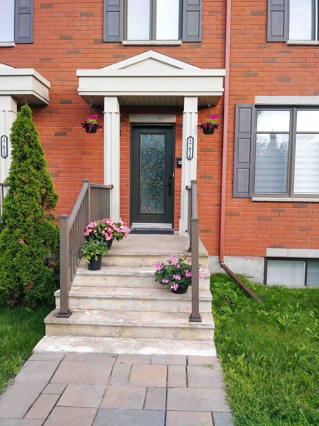 Building Photo - 17814 Ch Sainte-Marie