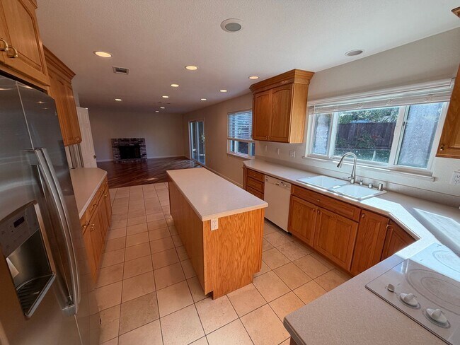 Foto del edificio - 5 Bed 3 Bath Home In Danville (Anderson Ranch)