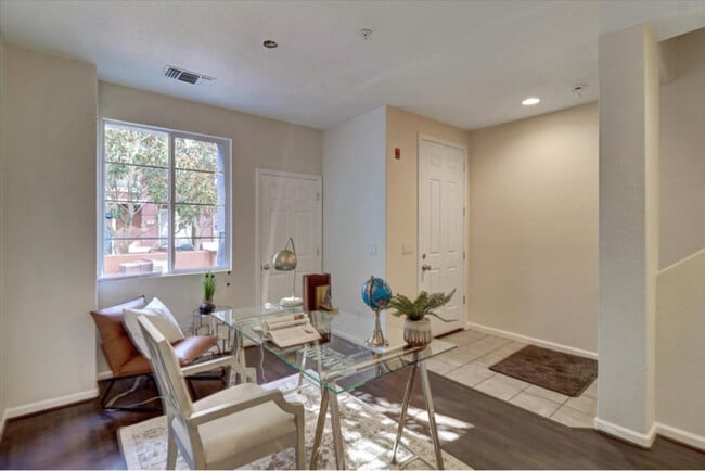 Building Photo - 22657 Town Dr