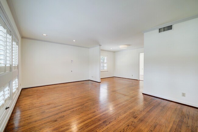 Building Photo - 5642 Wickersham Ln