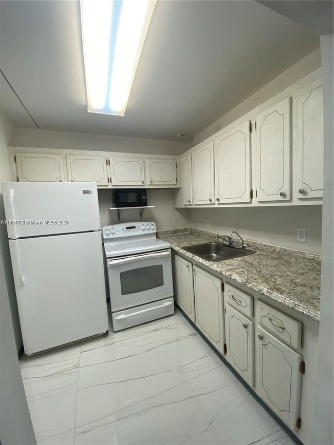 Building Photo - 111 Tilford F