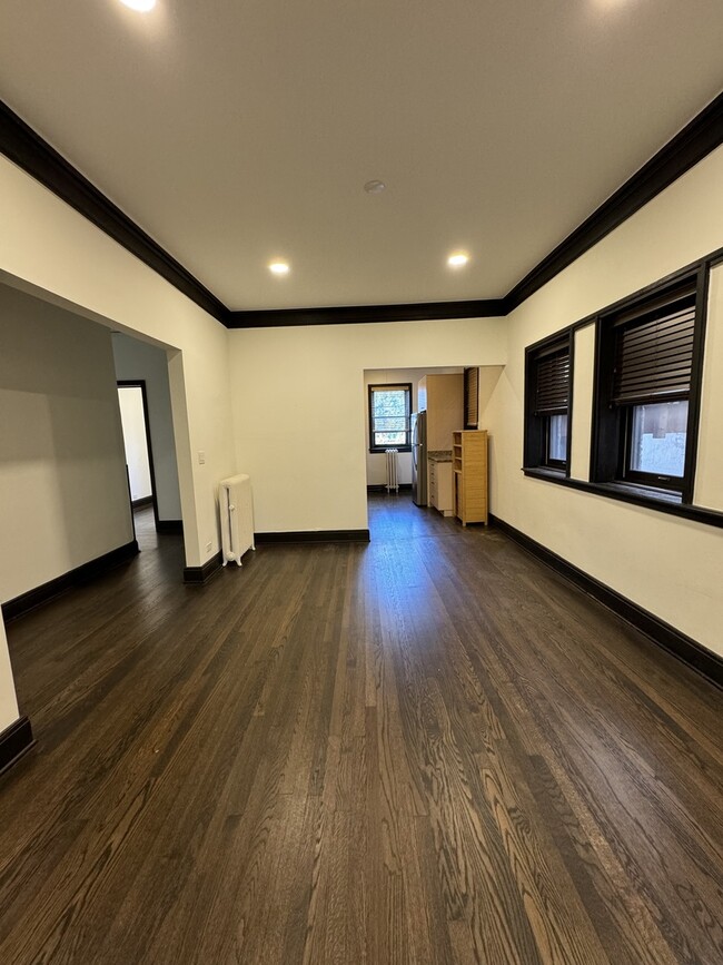 Building Photo - 5720 S Kenwood Ave