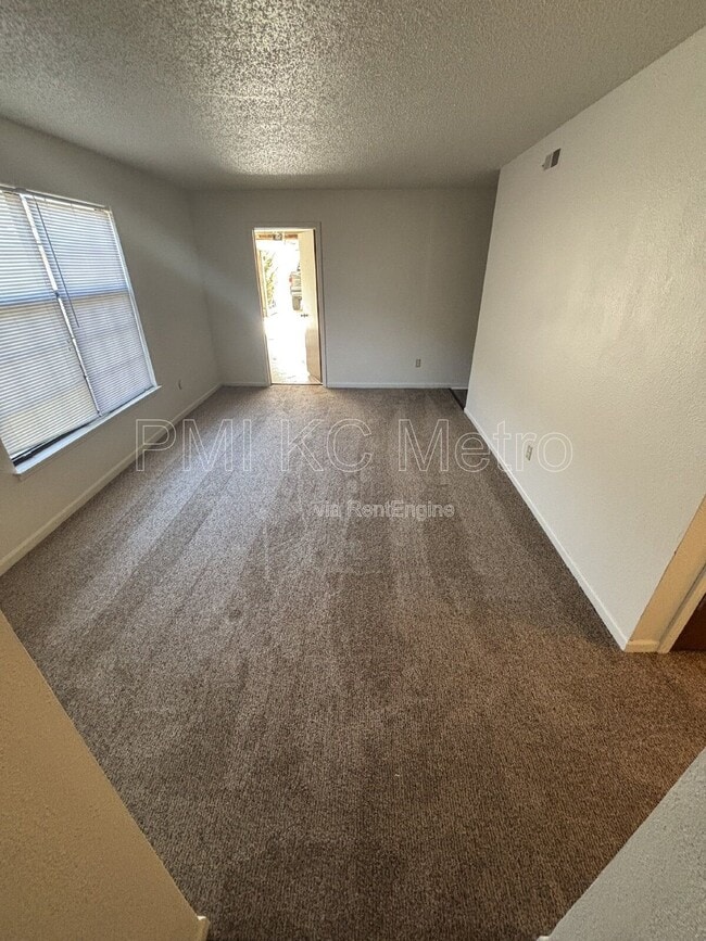 Foto del edificio - 1008 NE Lindsay Ave