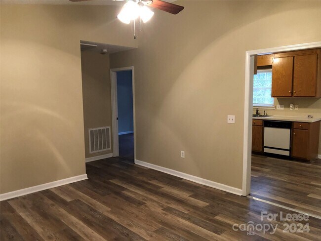 Building Photo - 2519 Hickory Ave