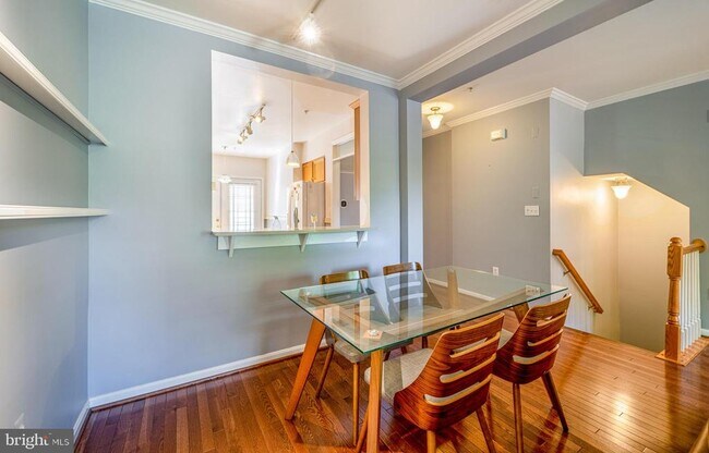 Foto del edificio - 702 Norfolk Ln