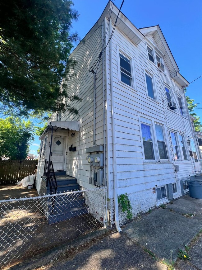 Building Photo - 403 Cummings Ave