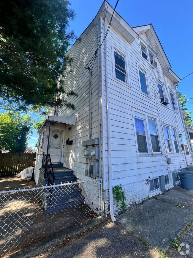 Building Photo - 403 Cummings Ave