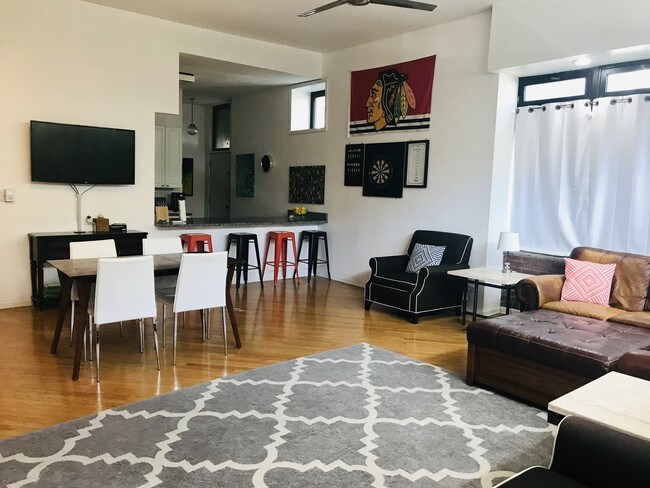 Foto del edificio - 3456 N Damen Ave