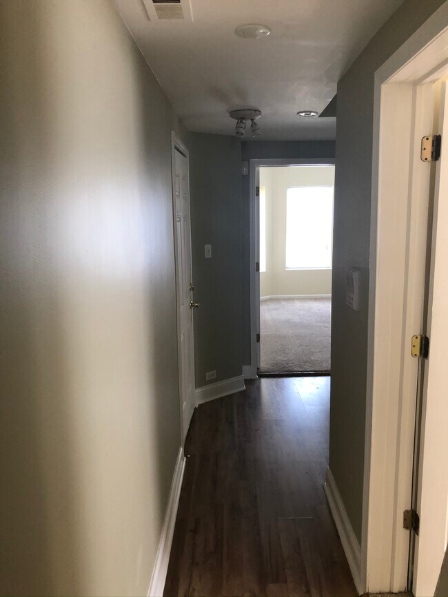 Foto del edificio - 1637 E 77th St