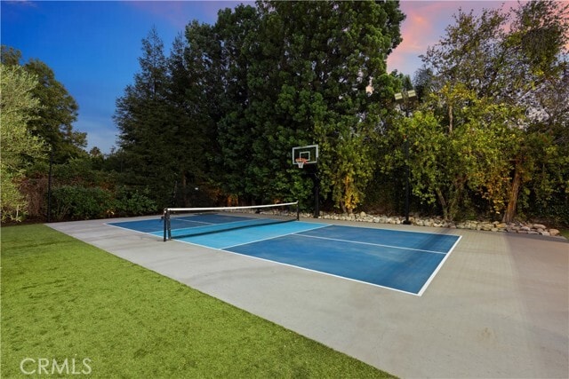 Foto del edificio - 5946 Woodlake Ave