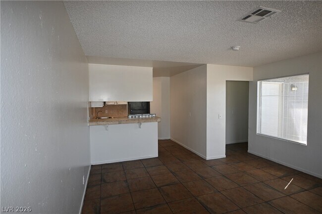 Foto del edificio - 2334 N Lamb Blvd