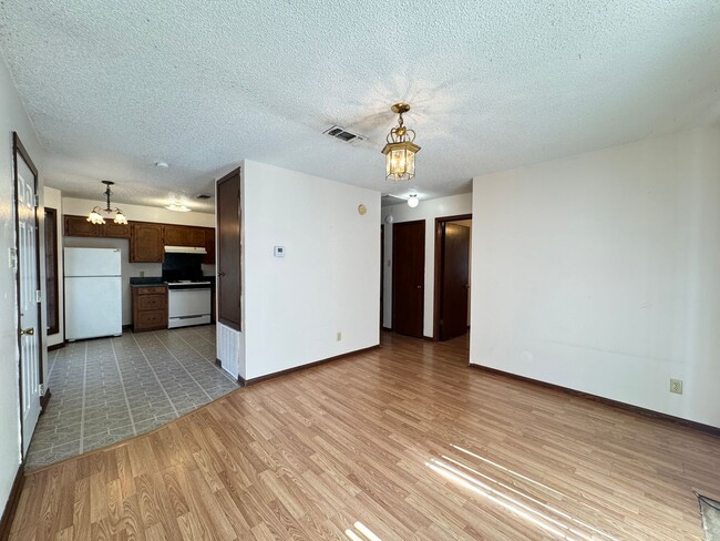 Building Photo - 329/331 S Maple St