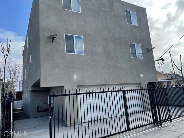 Primary Photo - 1432 E 20th St