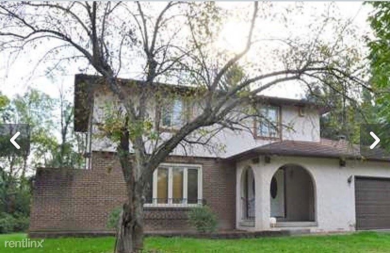 Primary Photo - 1300 Knollwood Dr E