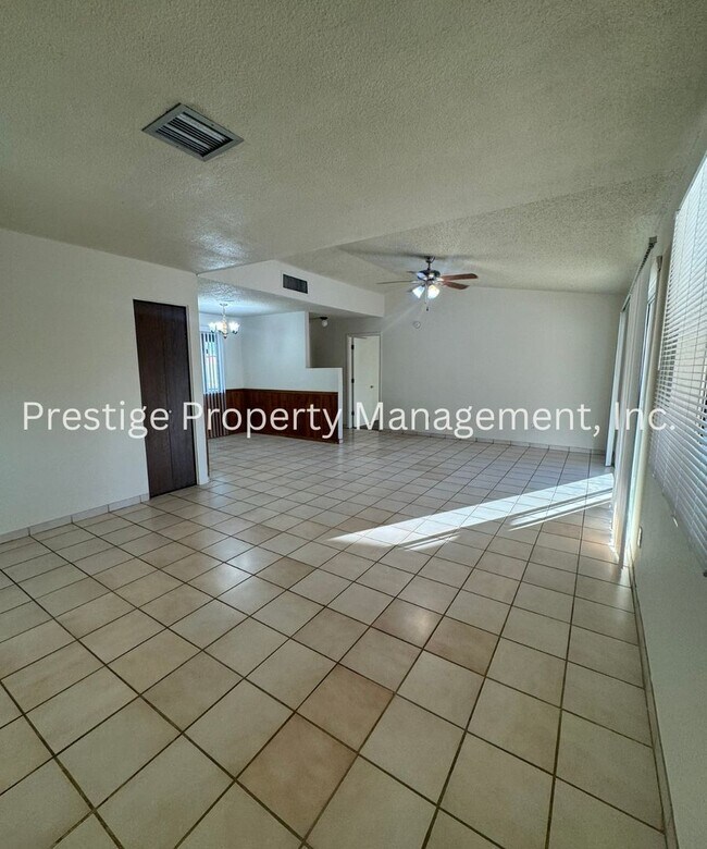 Building Photo - Charming Northwest Home With Fenced Yard