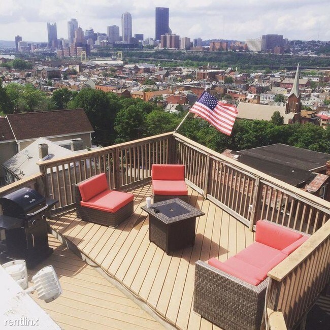 Foto del edificio - 3 br, 2.5 bath Apartment - 161 Pius St