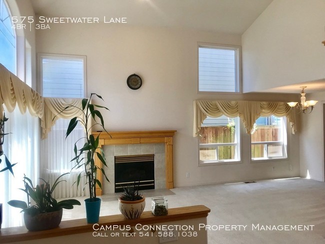 Building Photo - 575 Sweetwater Ln