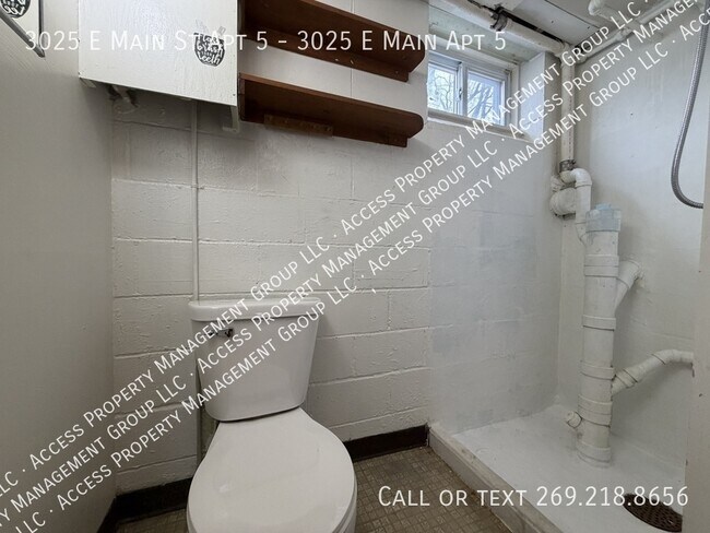 Building Photo - 3025 E Main St