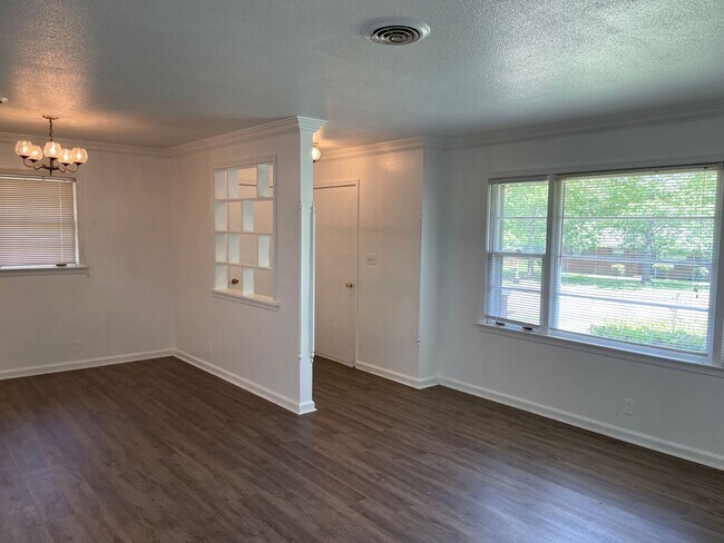 Foto del edificio - 688 Joryne Dr