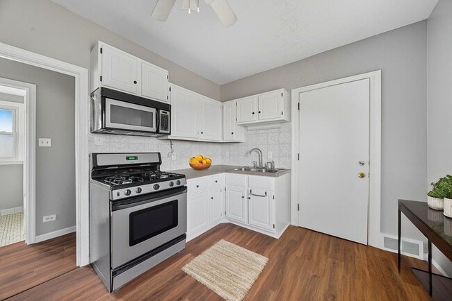 Building Photo - 2418 Burr Oak Ave