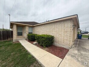Building Photo - 2774 FM1044