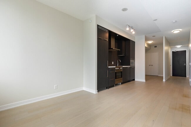 Building Photo - 120 Bayview Ave