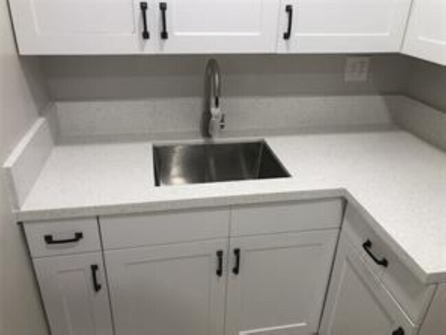 Foto del edificio - 200 S Birch Rd