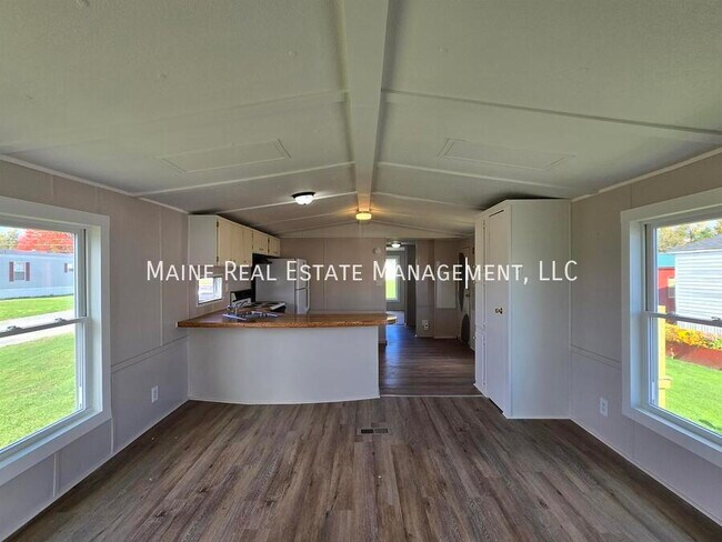 Building Photo - 134 C St