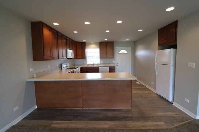 Building Photo - 954 W Bergera Rd