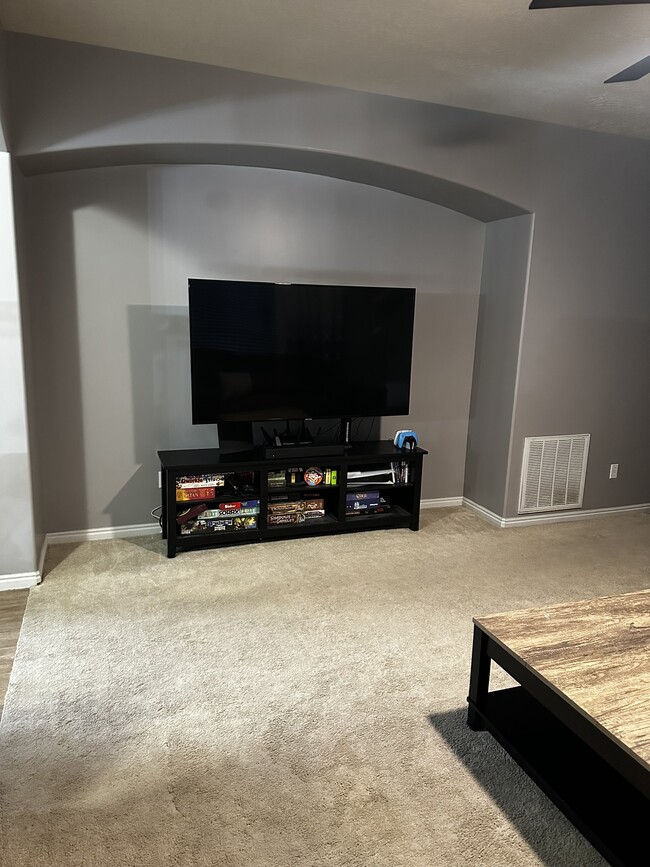 Building Photo - 968 Chelsea Ln