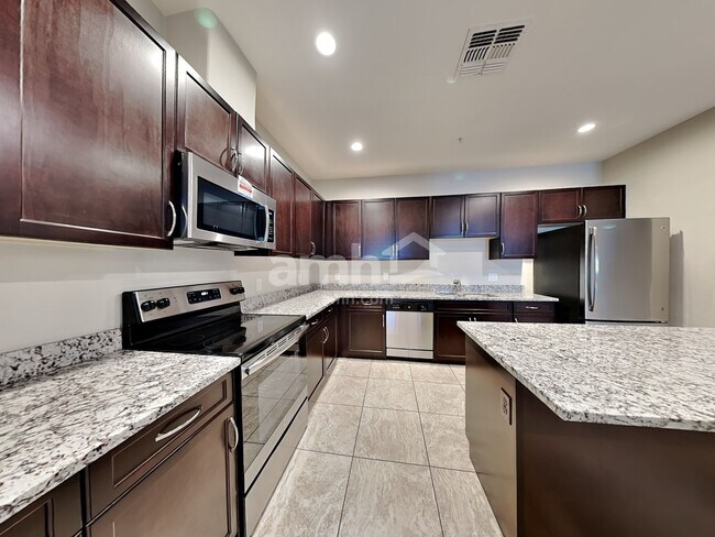 Foto del edificio - 20713 W Point Ridge Rd