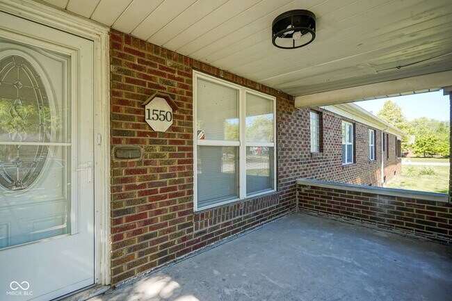 Foto del edificio - 1550 N Butler Ave