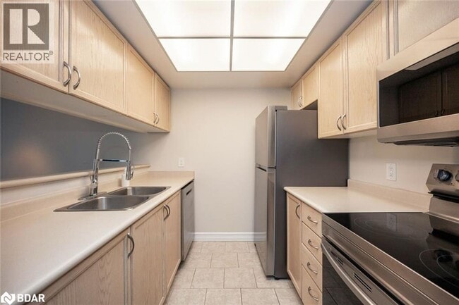 Building Photo - 75 Ellen St