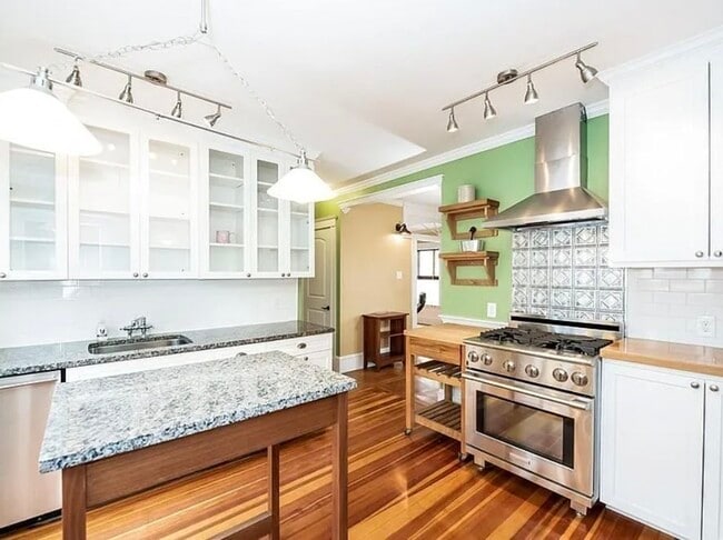 Building Photo - 34 S Munroe Terrace