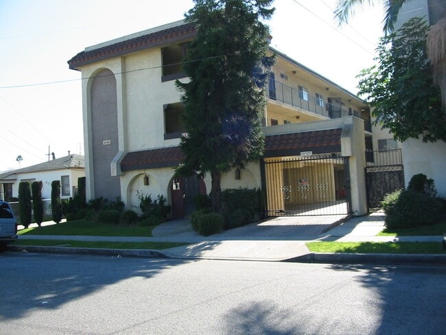 Building Photo - 4040 W 130th St