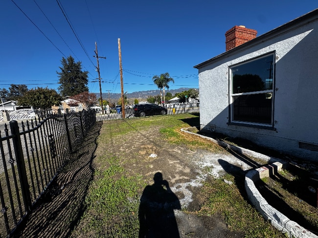 Foto del edificio - 1895 Turrill Ave