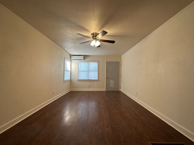 Foto del edificio - Beautiful Remodeled Home - 2 Bed, 1 Bath, ...