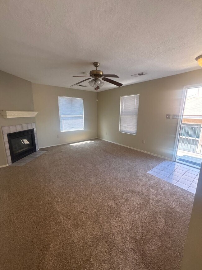 Foto del edificio - 6405 La Habra Ln NE